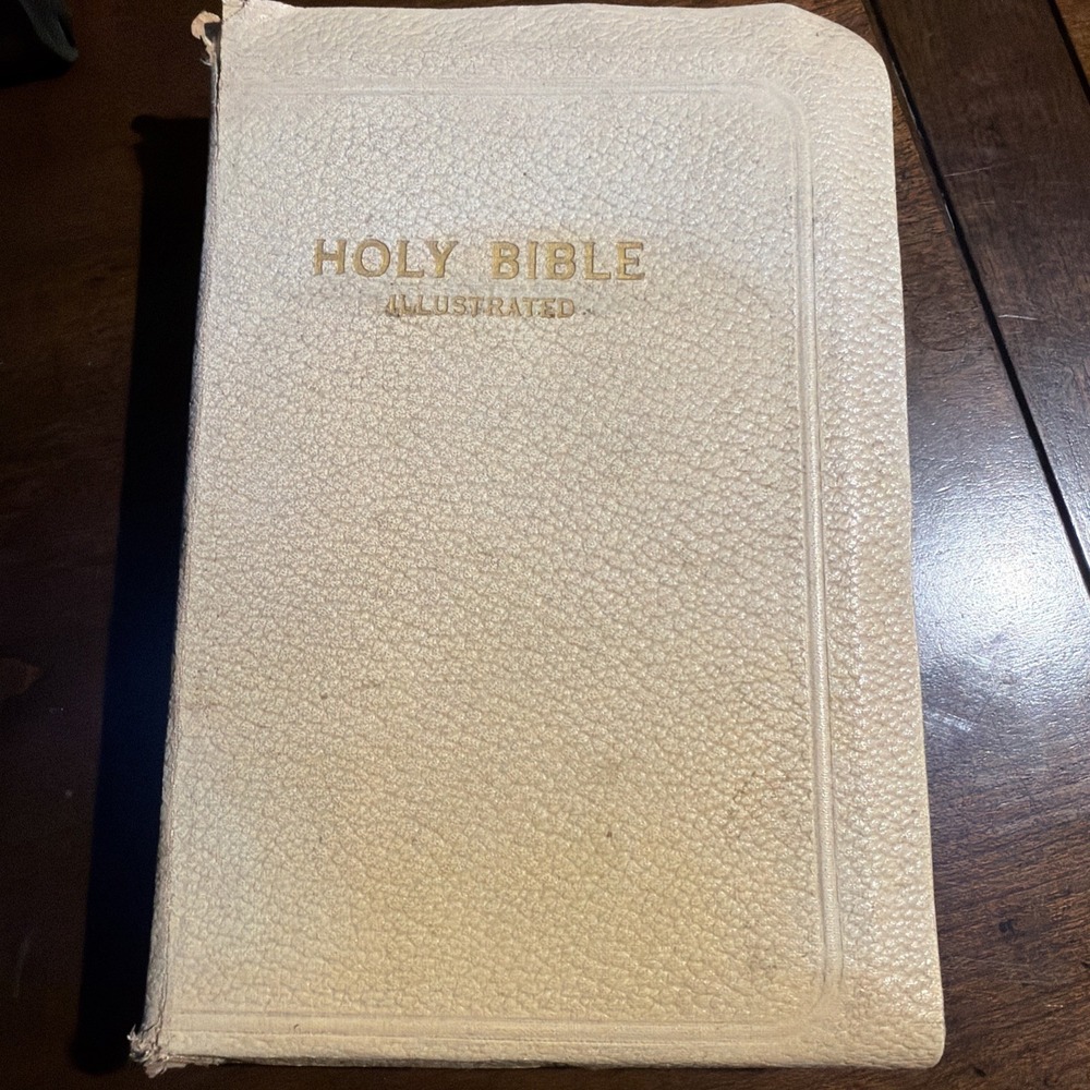 1960's White Holy Bible Illustrated Many Pictures! World Pub